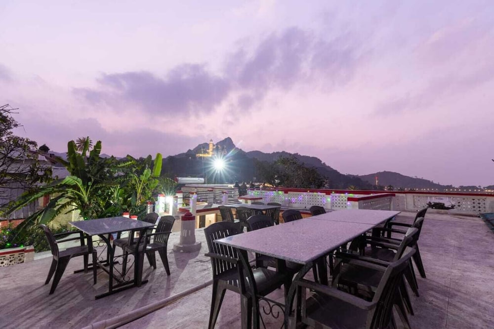 hotel sanand heritage mount abu