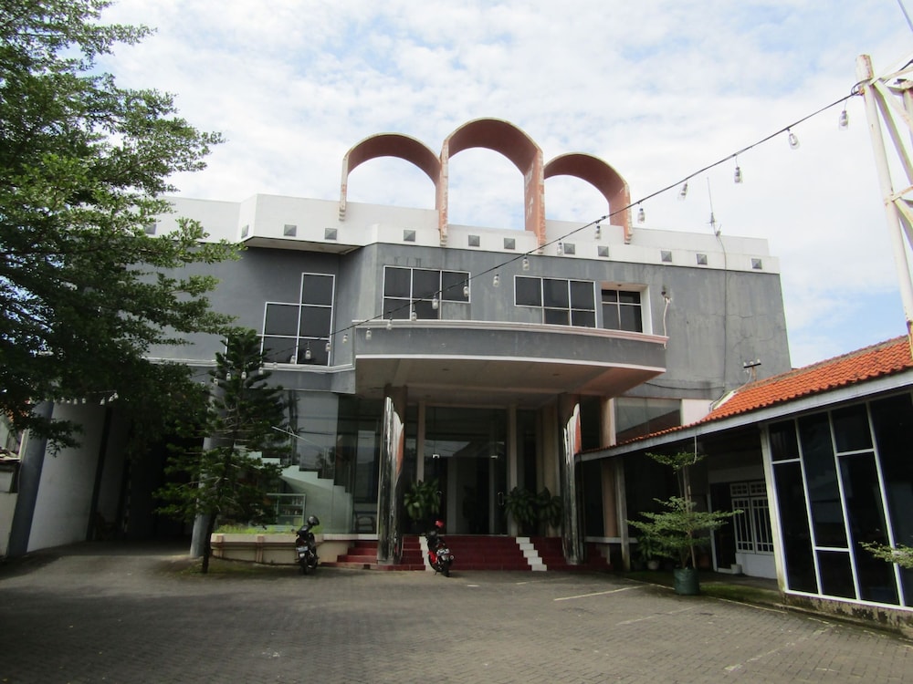 hotel kencana jaya