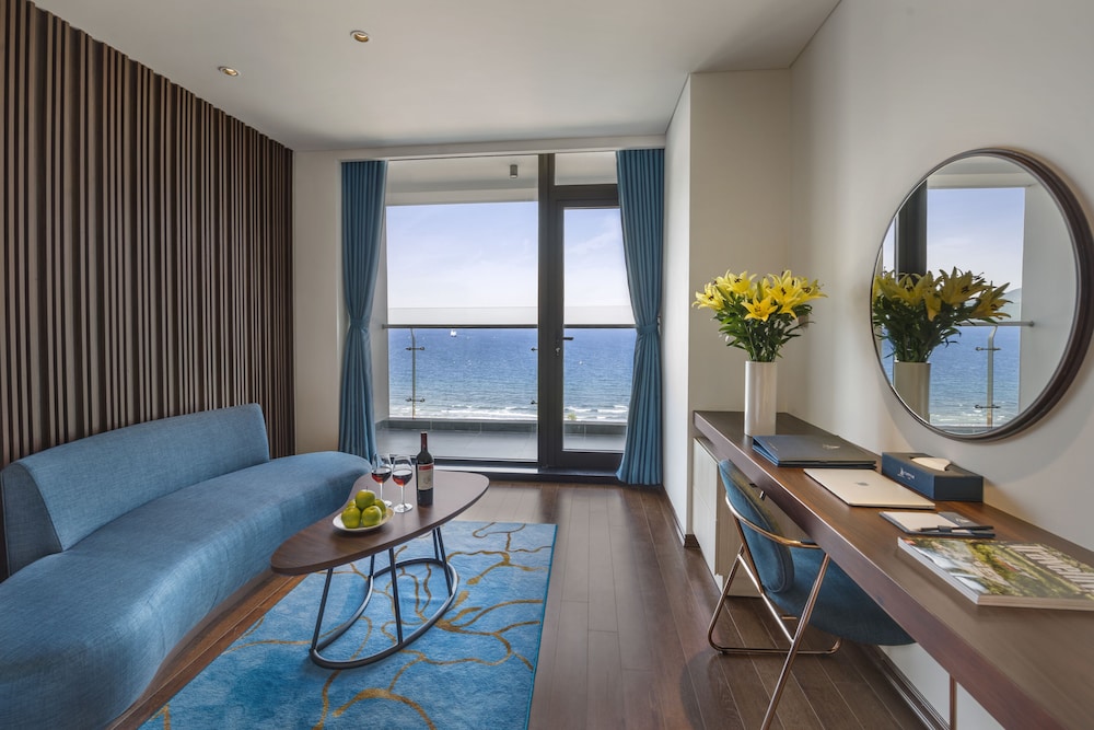 canvas danang beach hotel