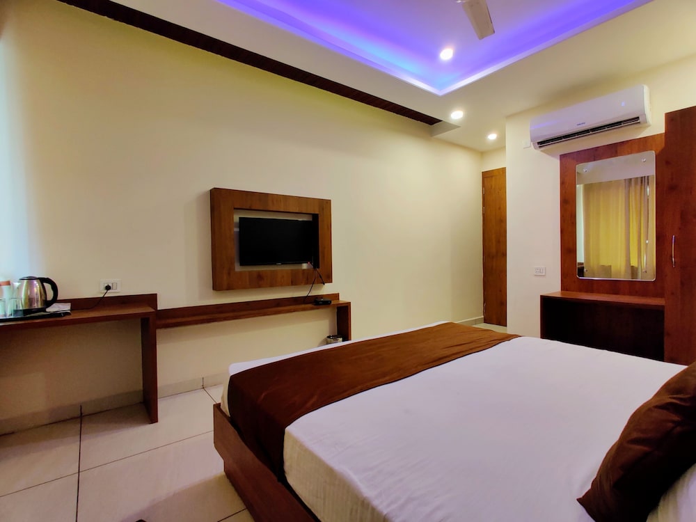 hotel divine residency