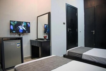 egyptian night hostel