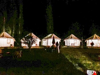 paradise north camp