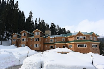 kolahoi green heights gulmarg