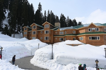 kolahoi green heights gulmarg