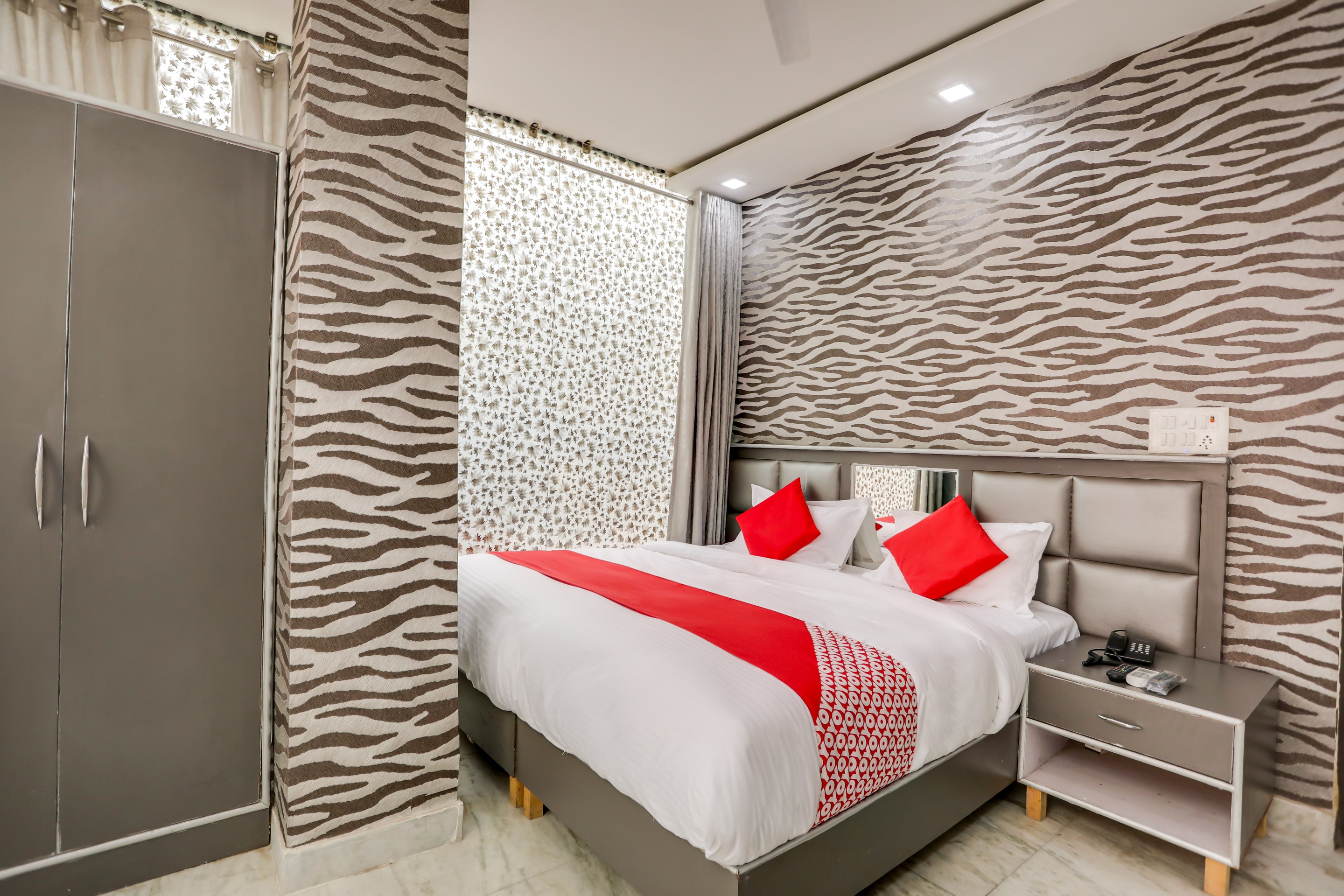 hotel o anshun residency near mk cinemas rohini