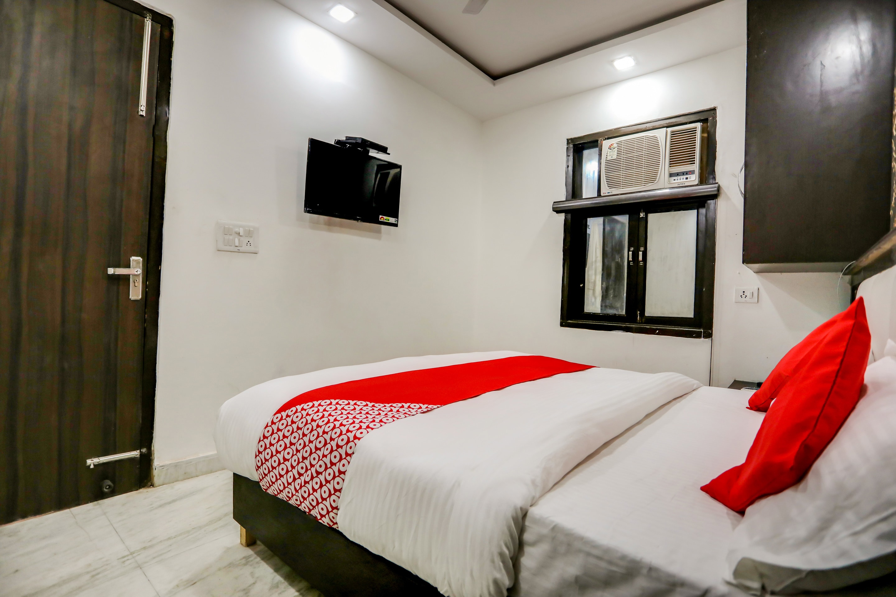 hotel o anshun residency near mk cinemas rohini
