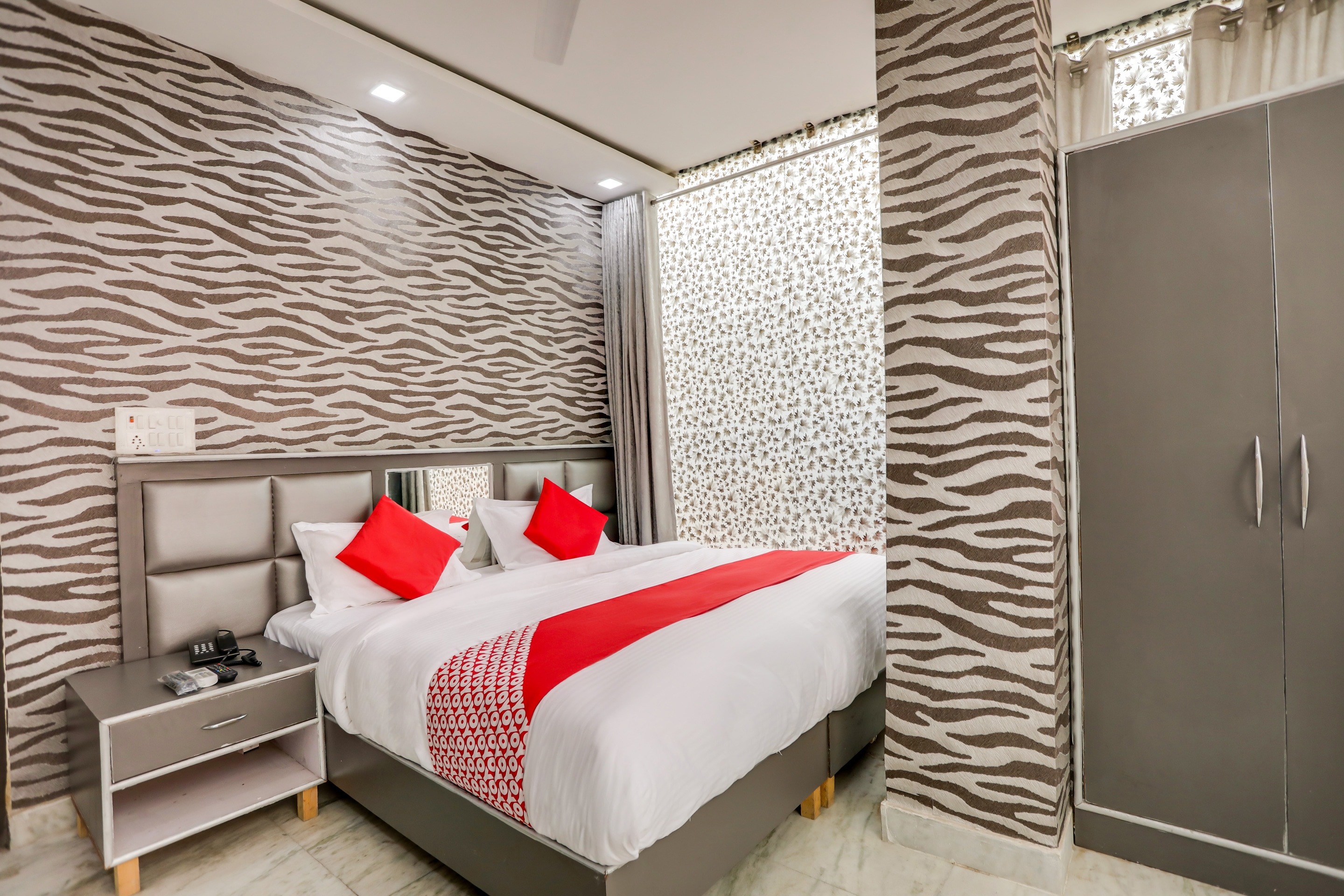 hotel o anshun residency near mk cinemas rohini