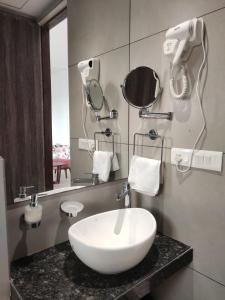 the regal banquets and rooms