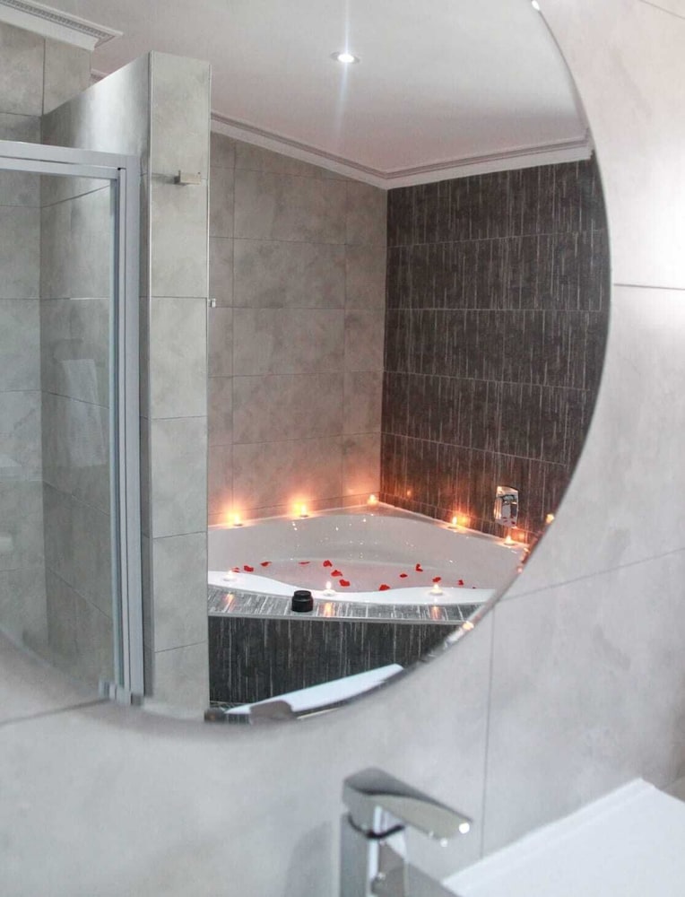 the cato suites hotel