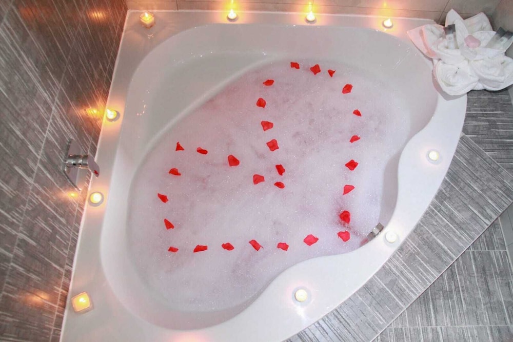 the cato suites hotel