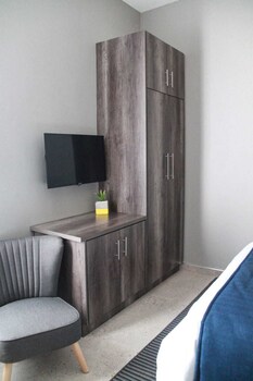 the cato suites hotel