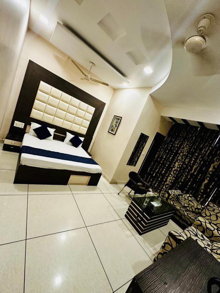 grover international hotel