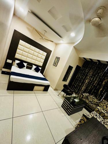 grover international hotel