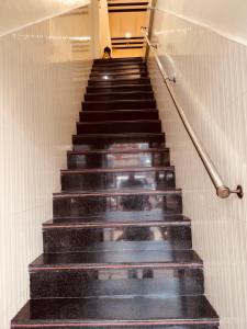 grover international hotel