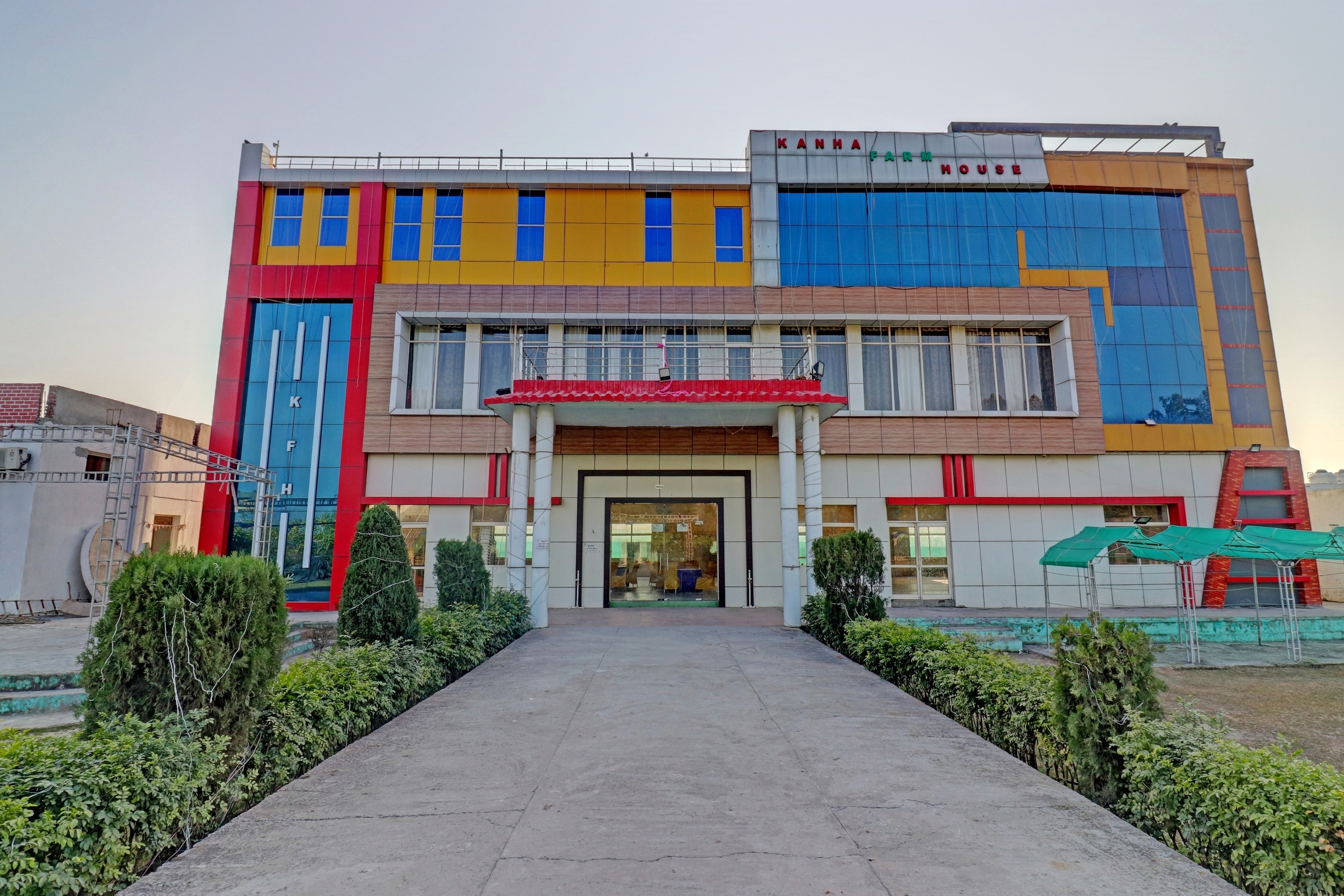 capital o kanha resort