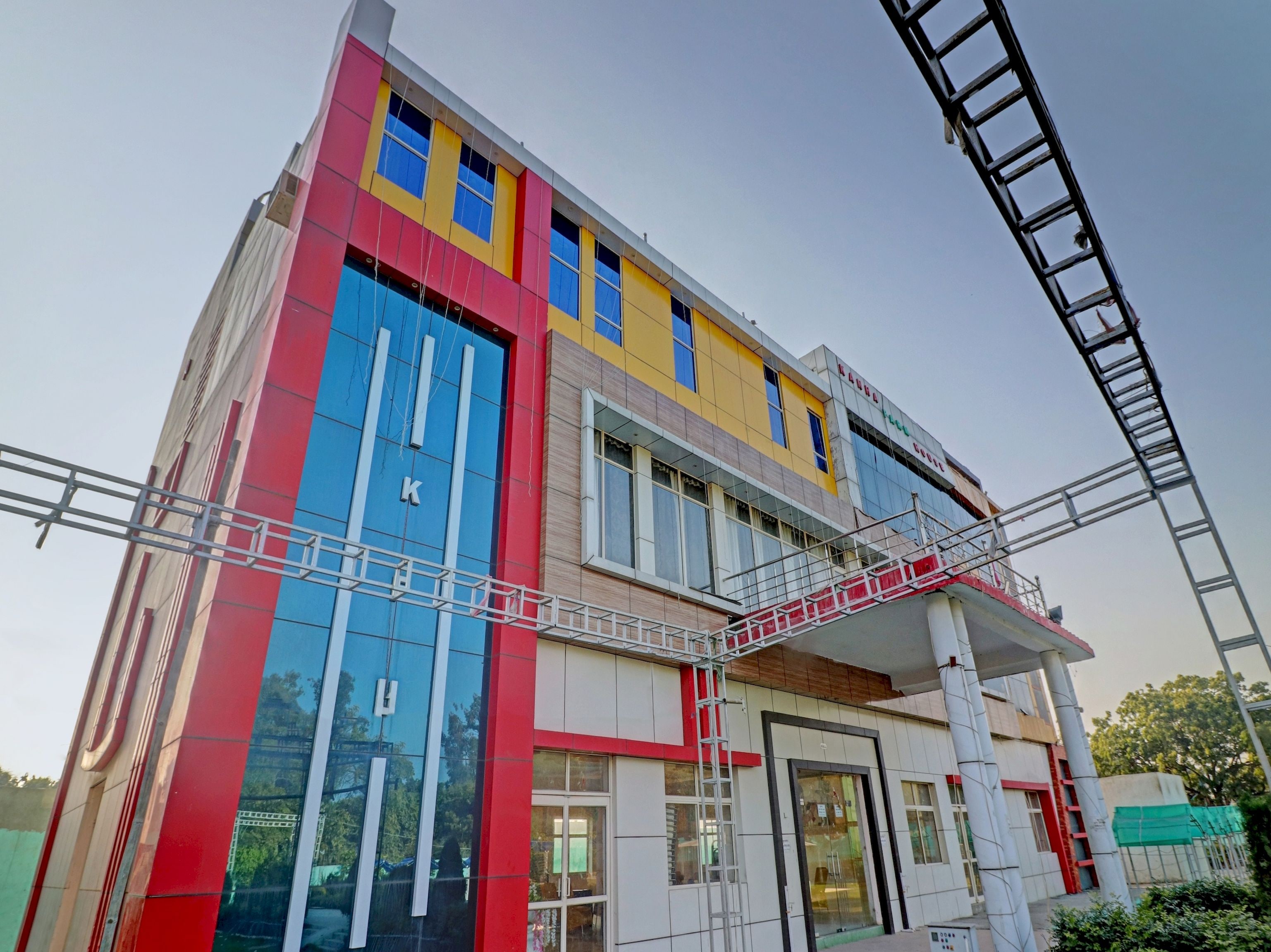 capital o kanha resort