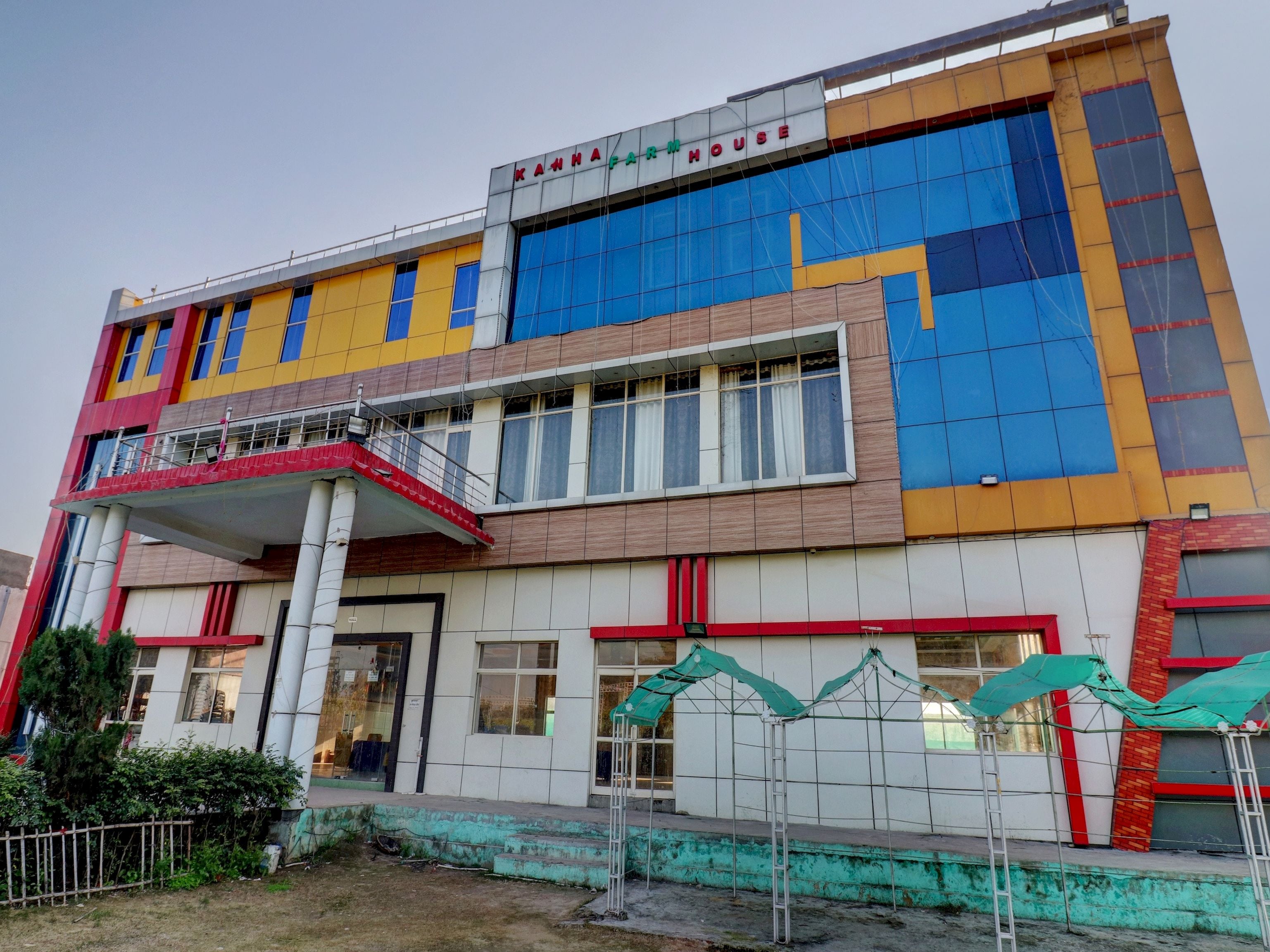 capital o kanha resort