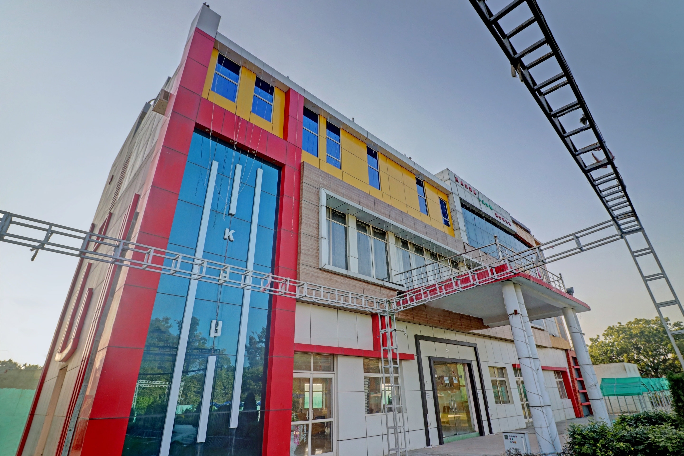 capital o kanha resort