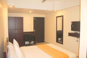 aura residency