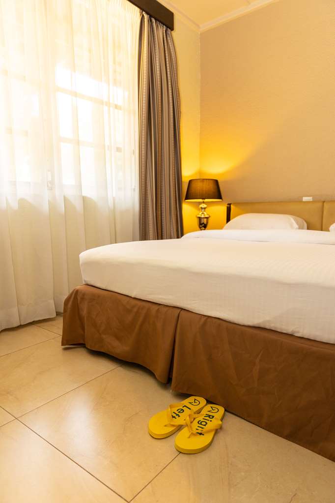 golden tulip accra