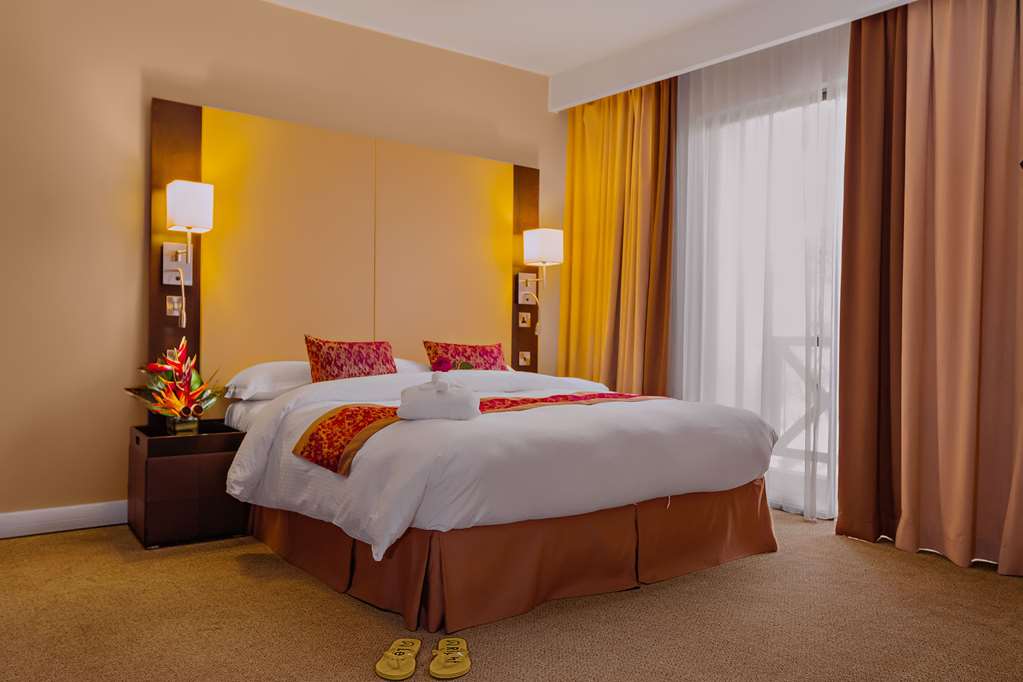 golden tulip accra