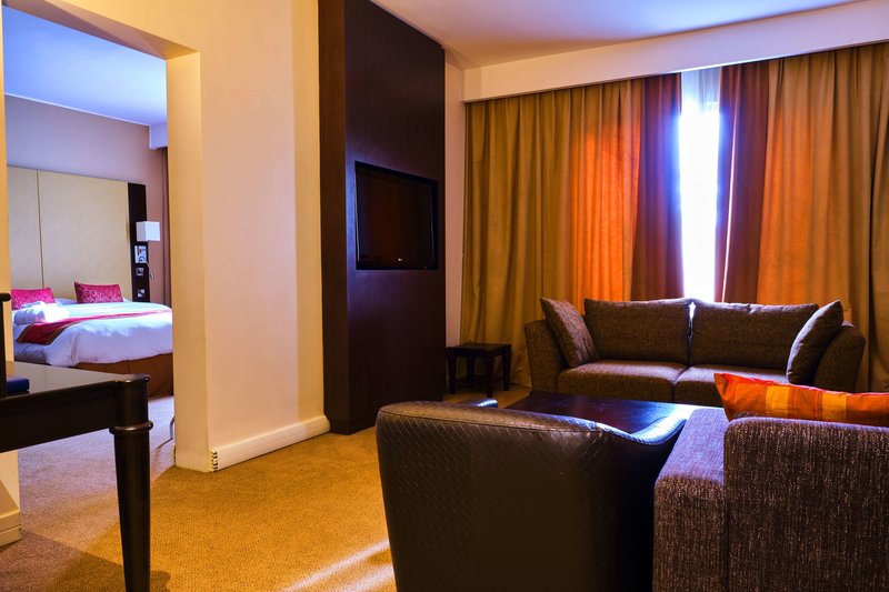 golden tulip accra