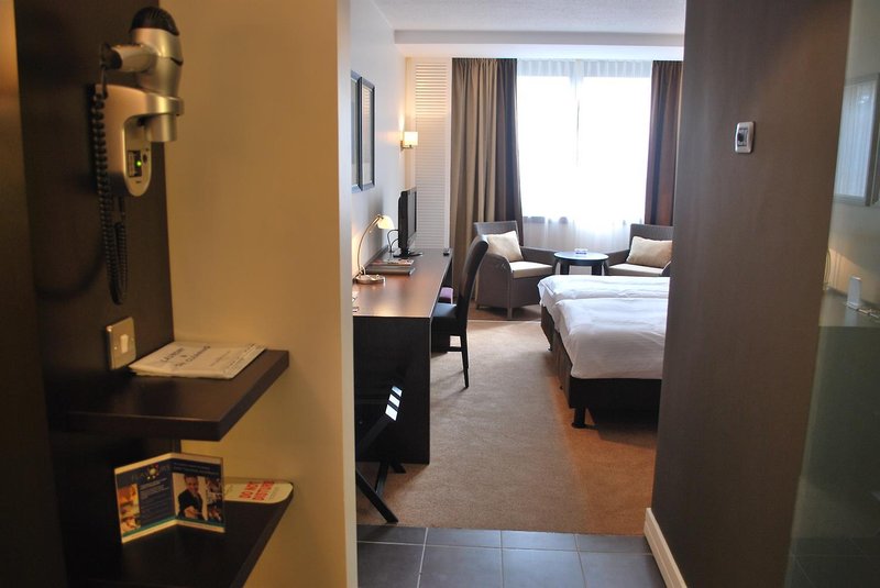 golden tulip accra