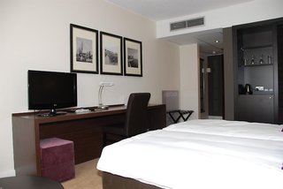 golden tulip accra