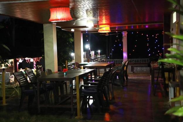 phoenix island resort