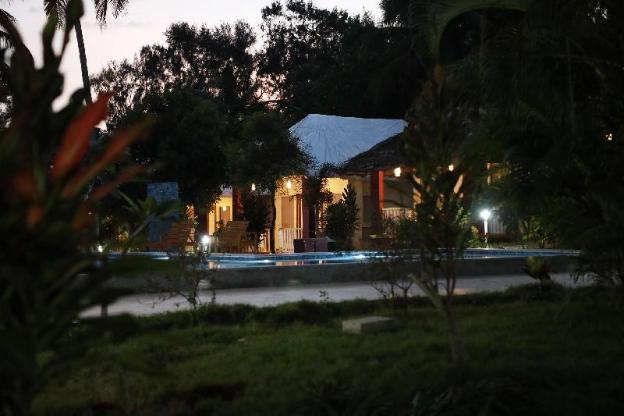 phoenix island resort