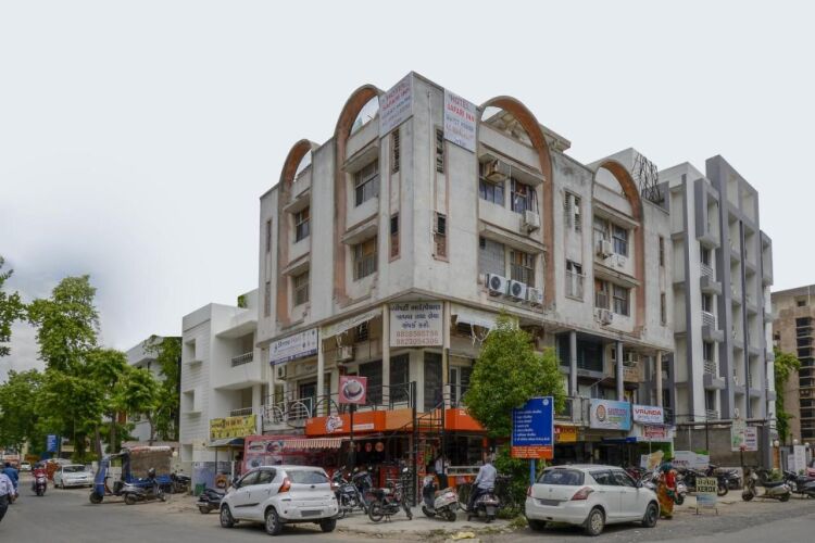 hotel safari inn c g road