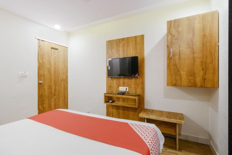 hotel safari inn c g road