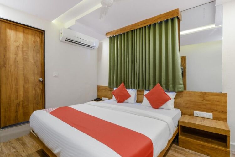 hotel safari inn c g road