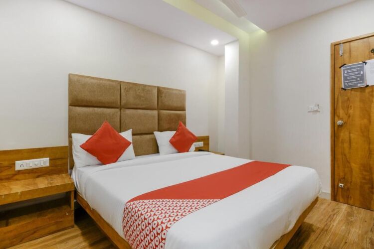 hotel safari inn c g road