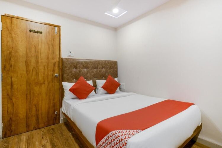 hotel safari inn c g road