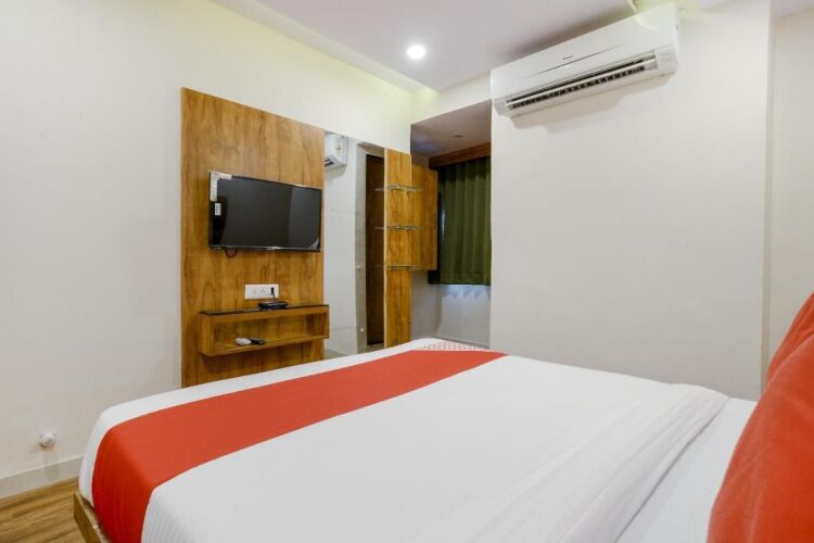 hotel safari inn c g road