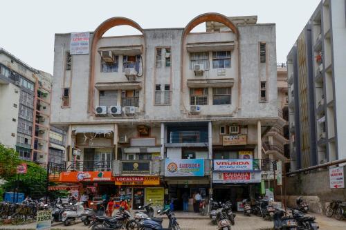 hotel safari inn c g road