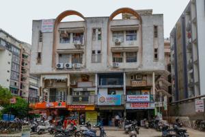 Hotel Safari Inn C G Road,Navrangpura>>Ahmedabad,3 star