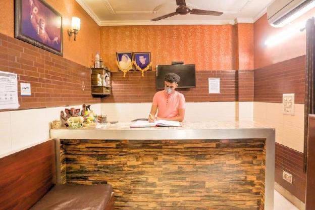 shri sai guest house opp azadpur main mandi