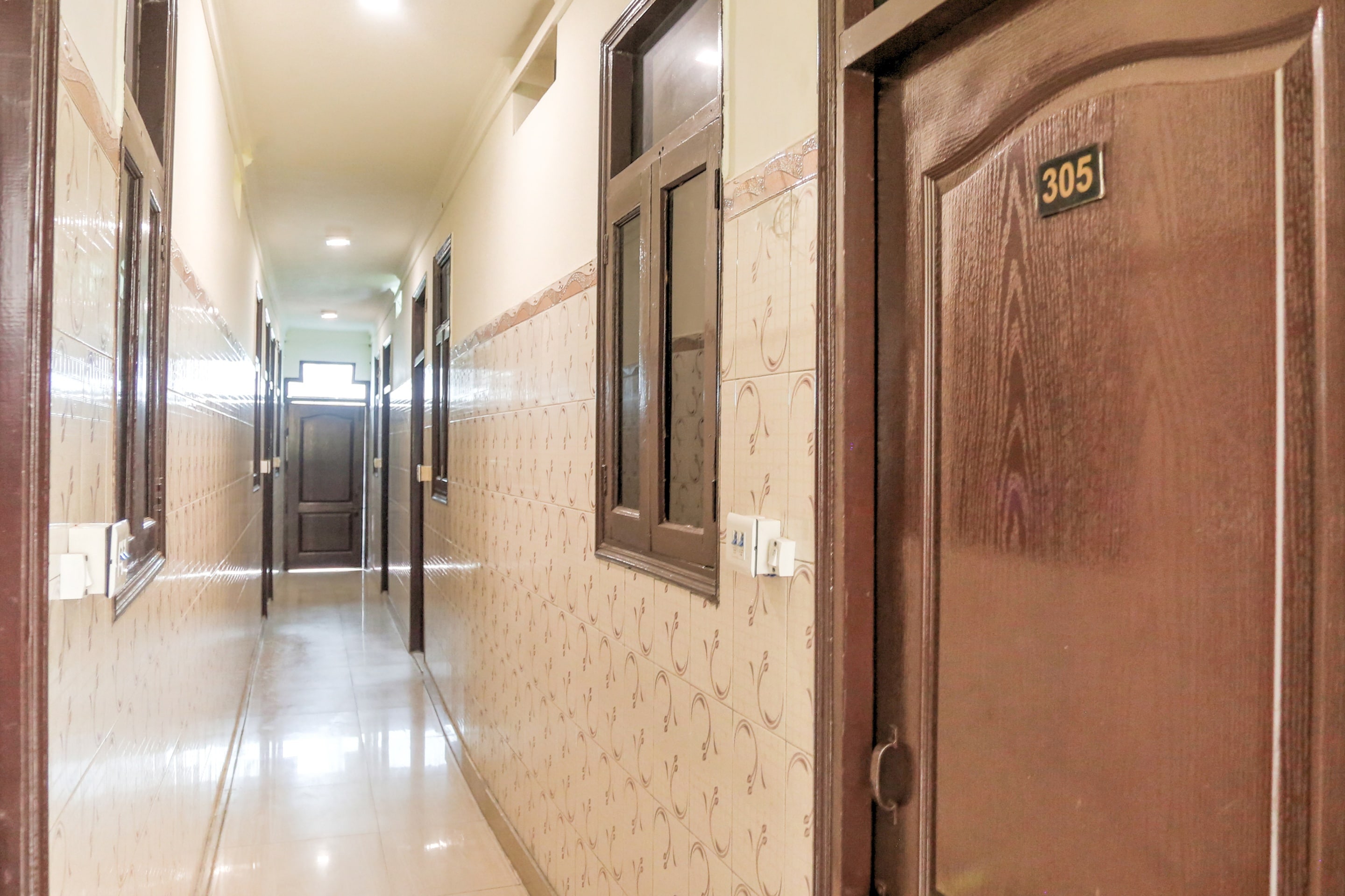 shri sai guest house opp azadpur main mandi