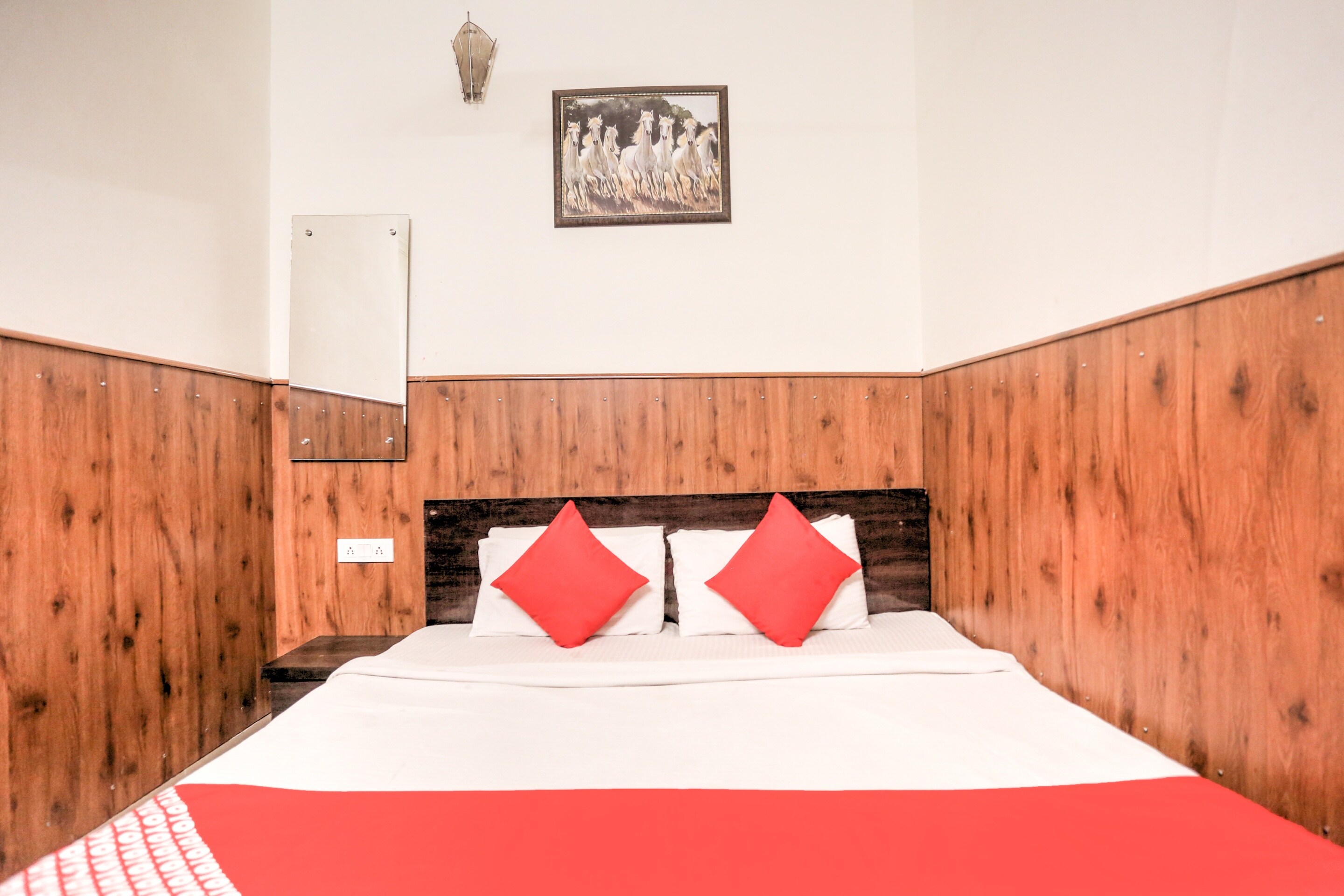 shri sai guest house opp azadpur main mandi