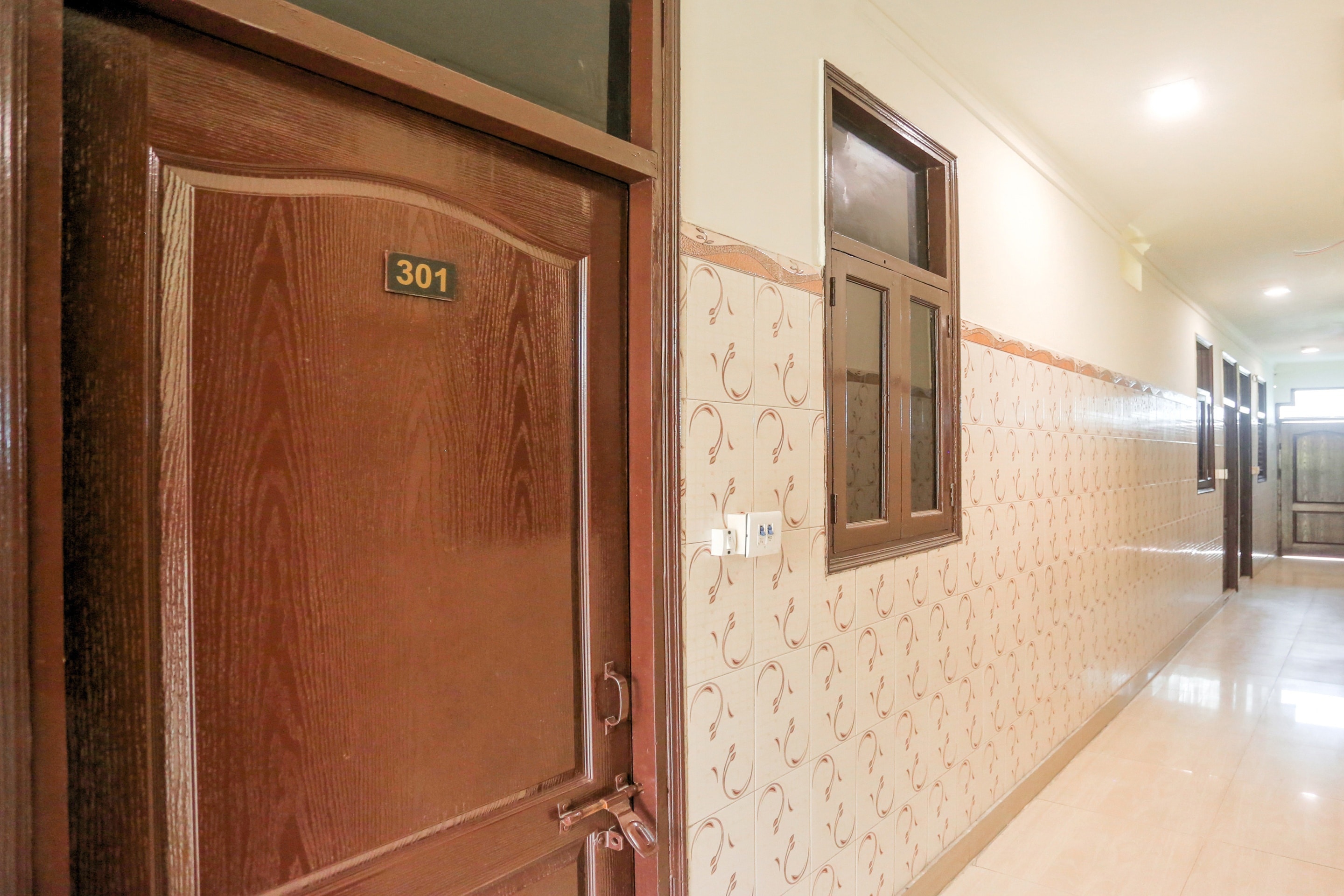 shri sai guest house opp azadpur main mandi