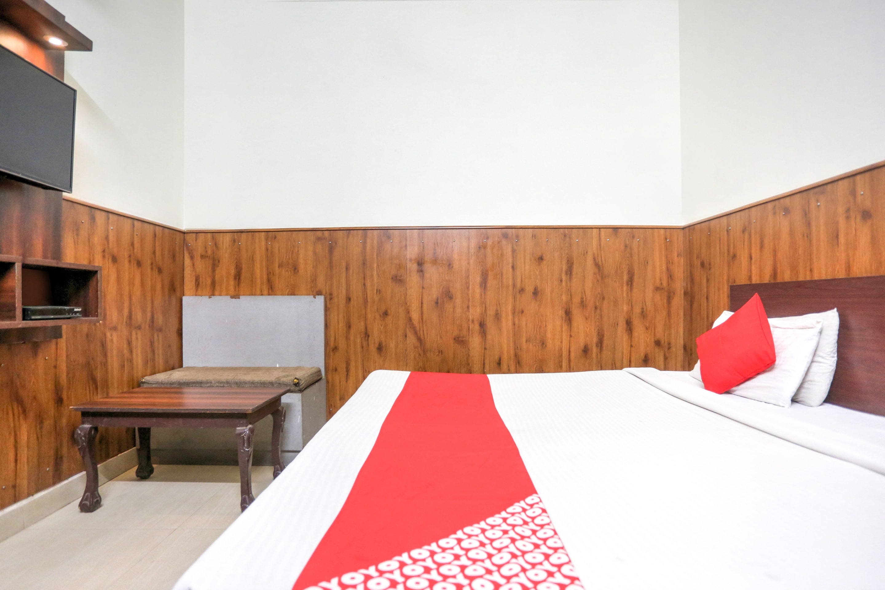 shri sai guest house opp azadpur main mandi