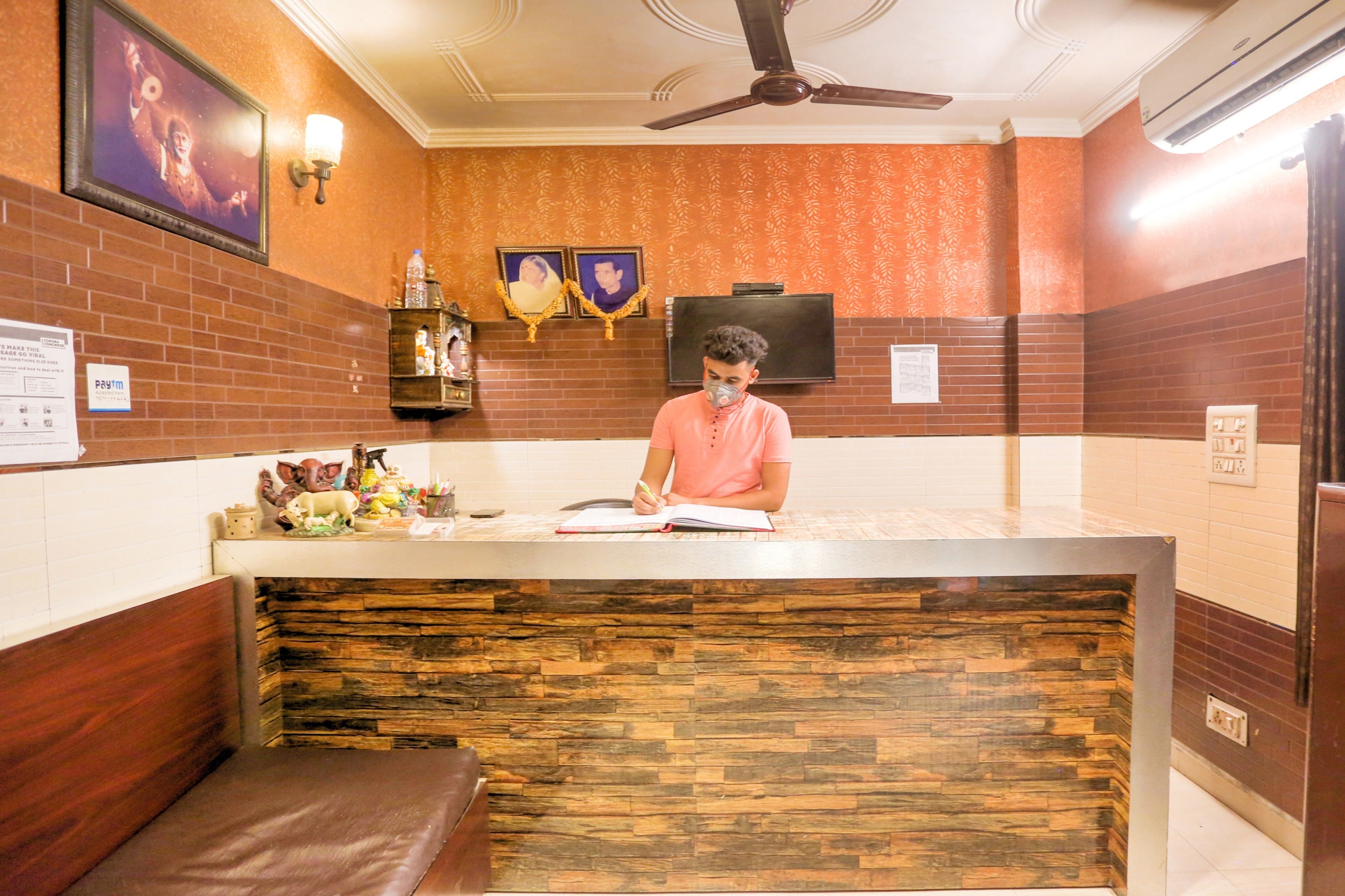 shri sai guest house opp azadpur main mandi