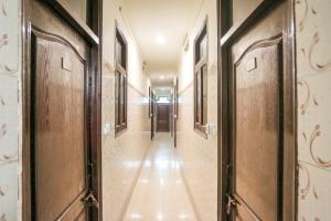 shri sai guest house opp azadpur main mandi