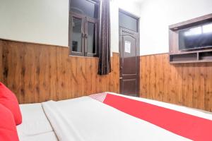 shri sai guest house opp azadpur main mandi