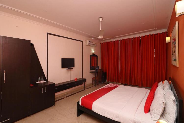 hotel rk residency opposite isbt sector 43 chandigarh