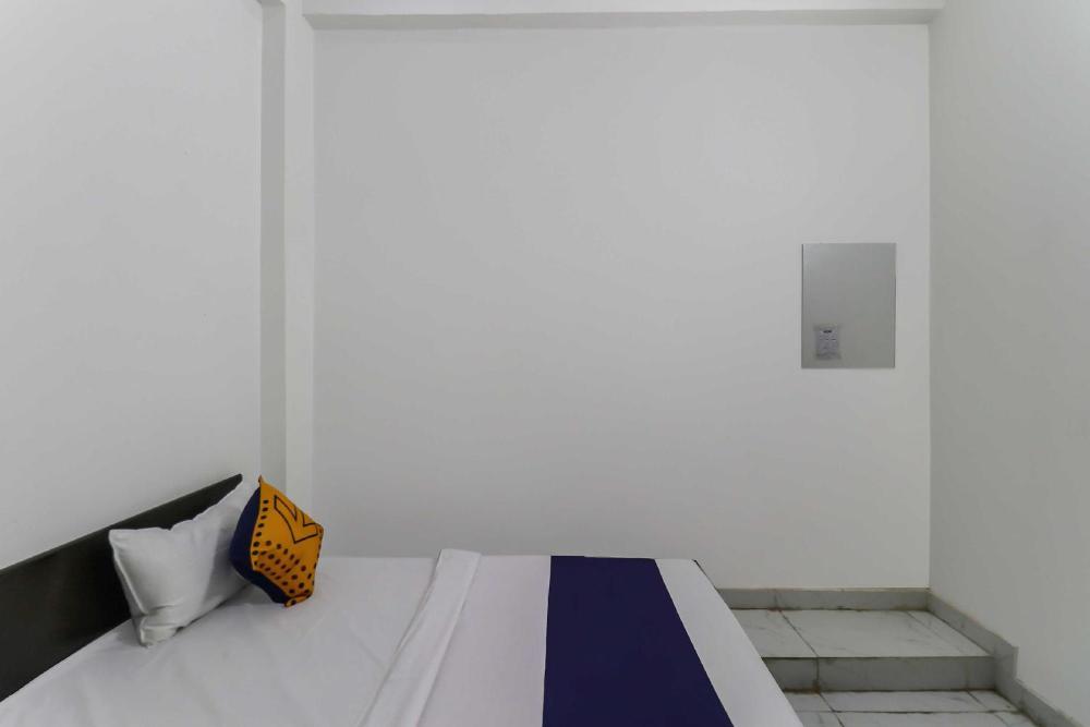 spot on 78880 rajdhani hotel