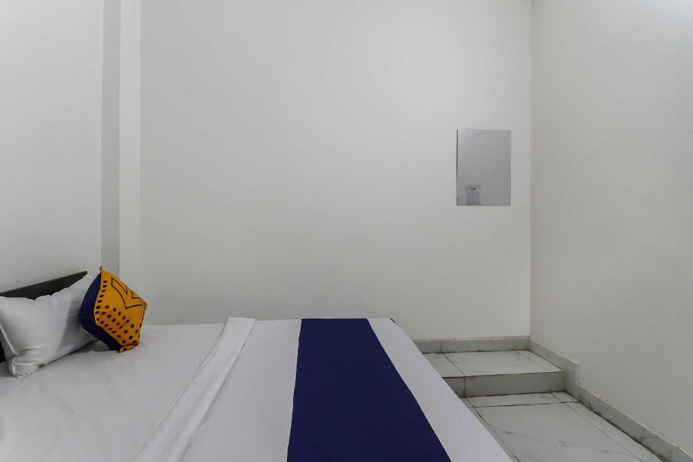 spot on 78880 rajdhani hotel