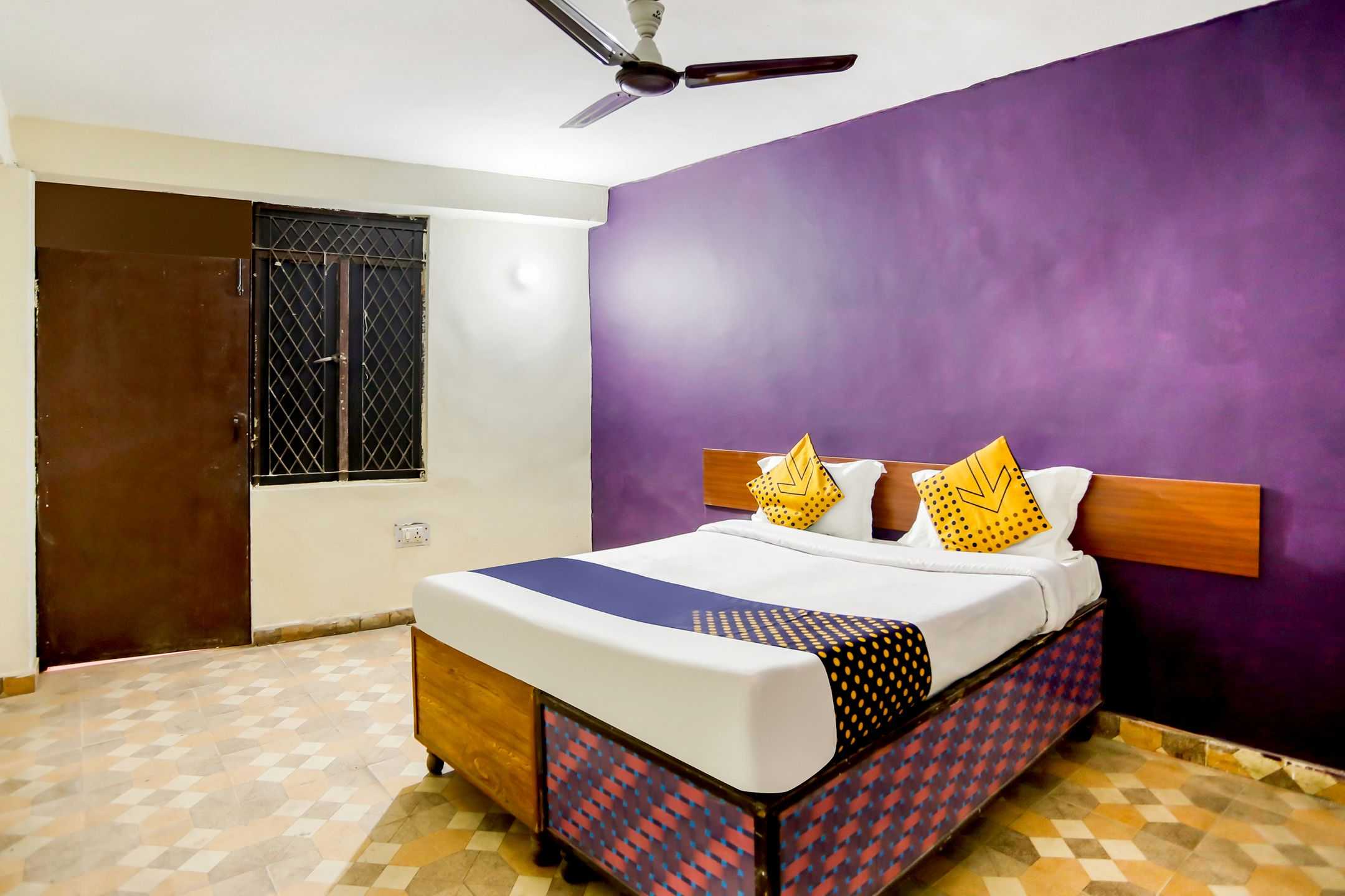 spot on hotel harrys 1 near select citywalk mall